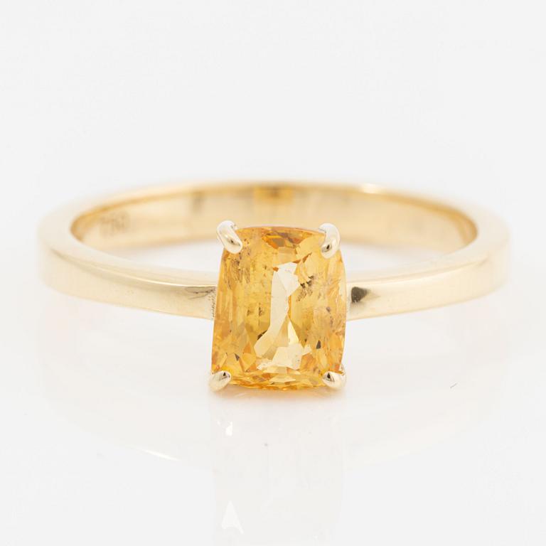 Ring, 18K gold with yellow sapphire.