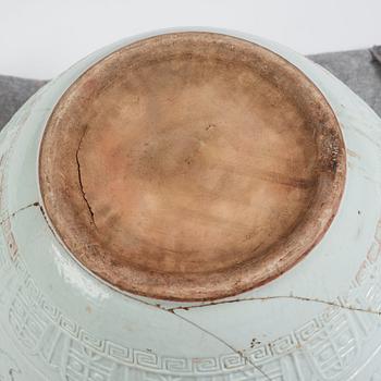 Praktytterfoder, blanc de chine. Qingdynastin, 1700-tal. Med märkning 滄亭清玩 'cang ting qing wan'.
