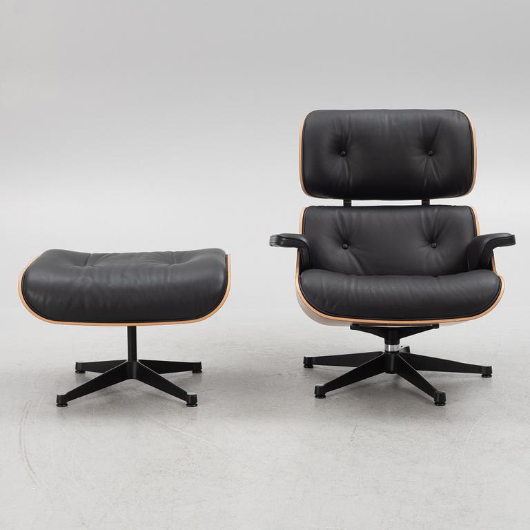 Charles & Ray Eames, fåtölj och fotpall, "Lounge chair", Vitra.