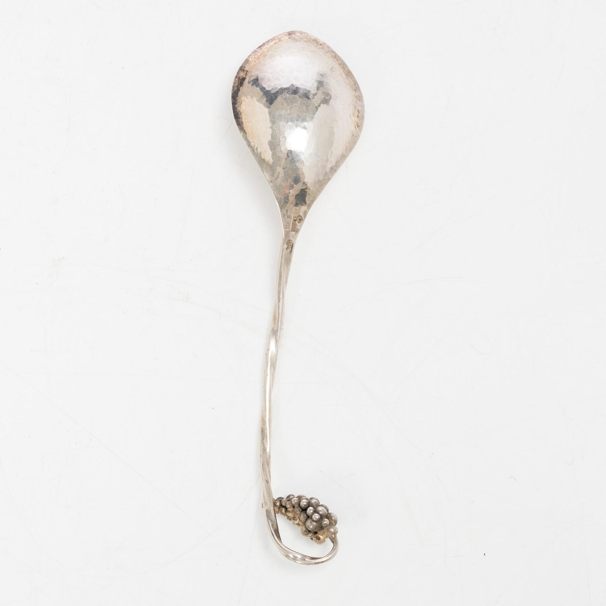 Eric Råström, lockskål, silver, Stockholm 1917, samt sked, J E Skreij, Falun 1927.