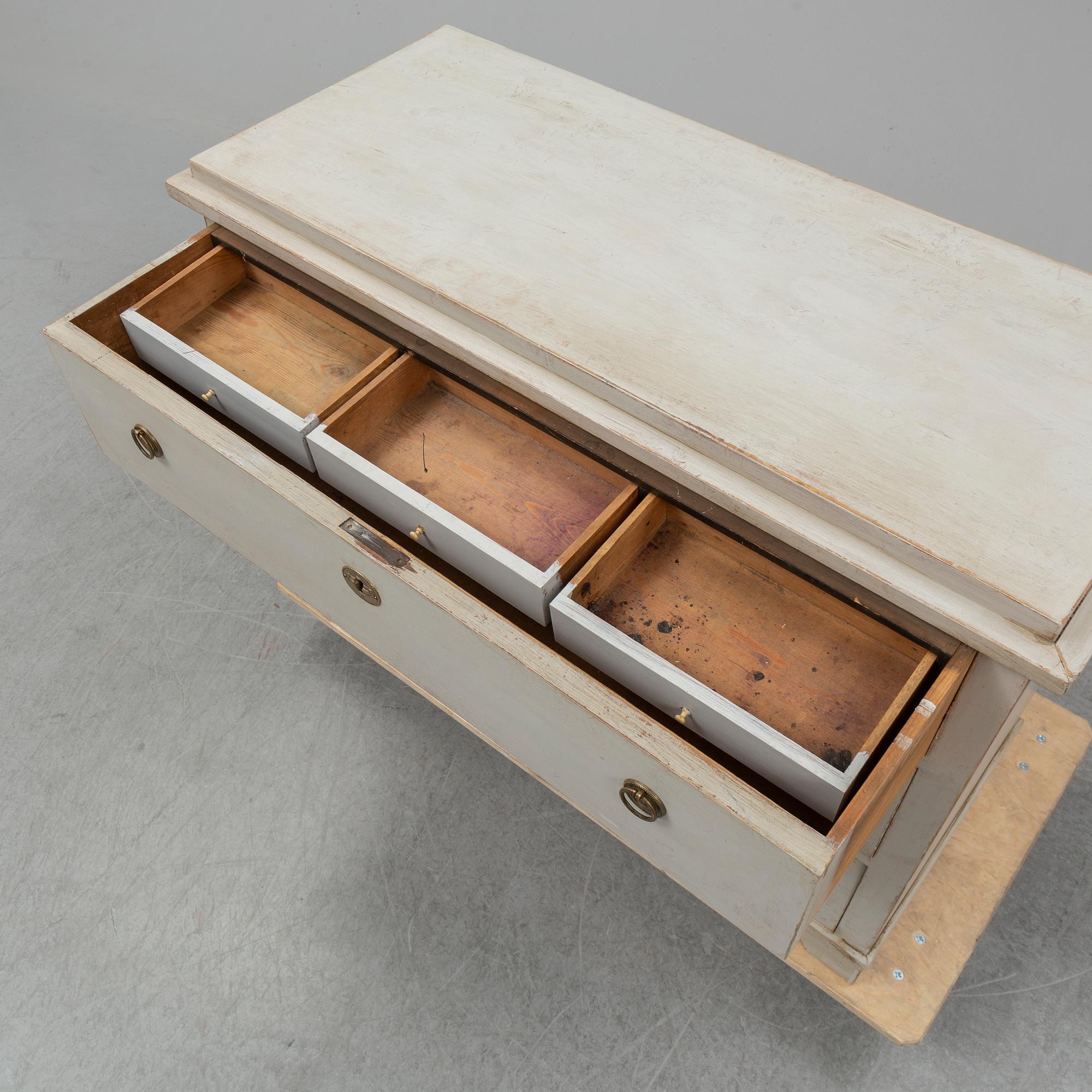 A chest of drawers from the mid 19th century.