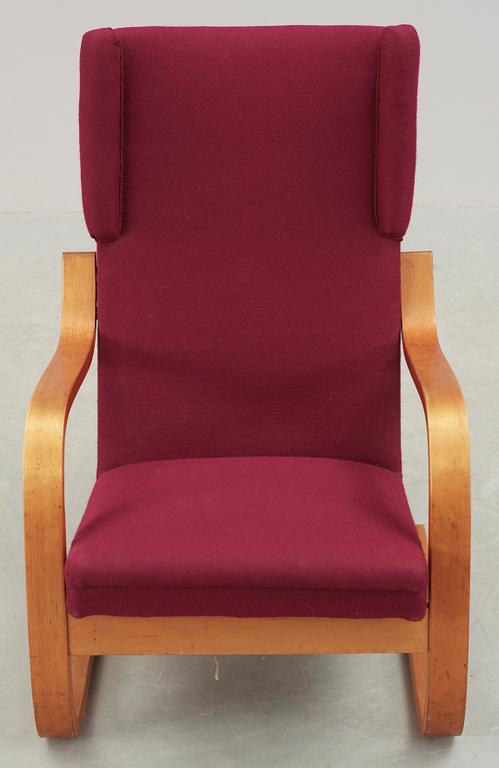 Alvar Aalto, An Alvar Aalto 'model 401' easy chair by O.y Huonekalu-ja Rakennustyötehdas A.B, for Artek, Finland probably 1940's.