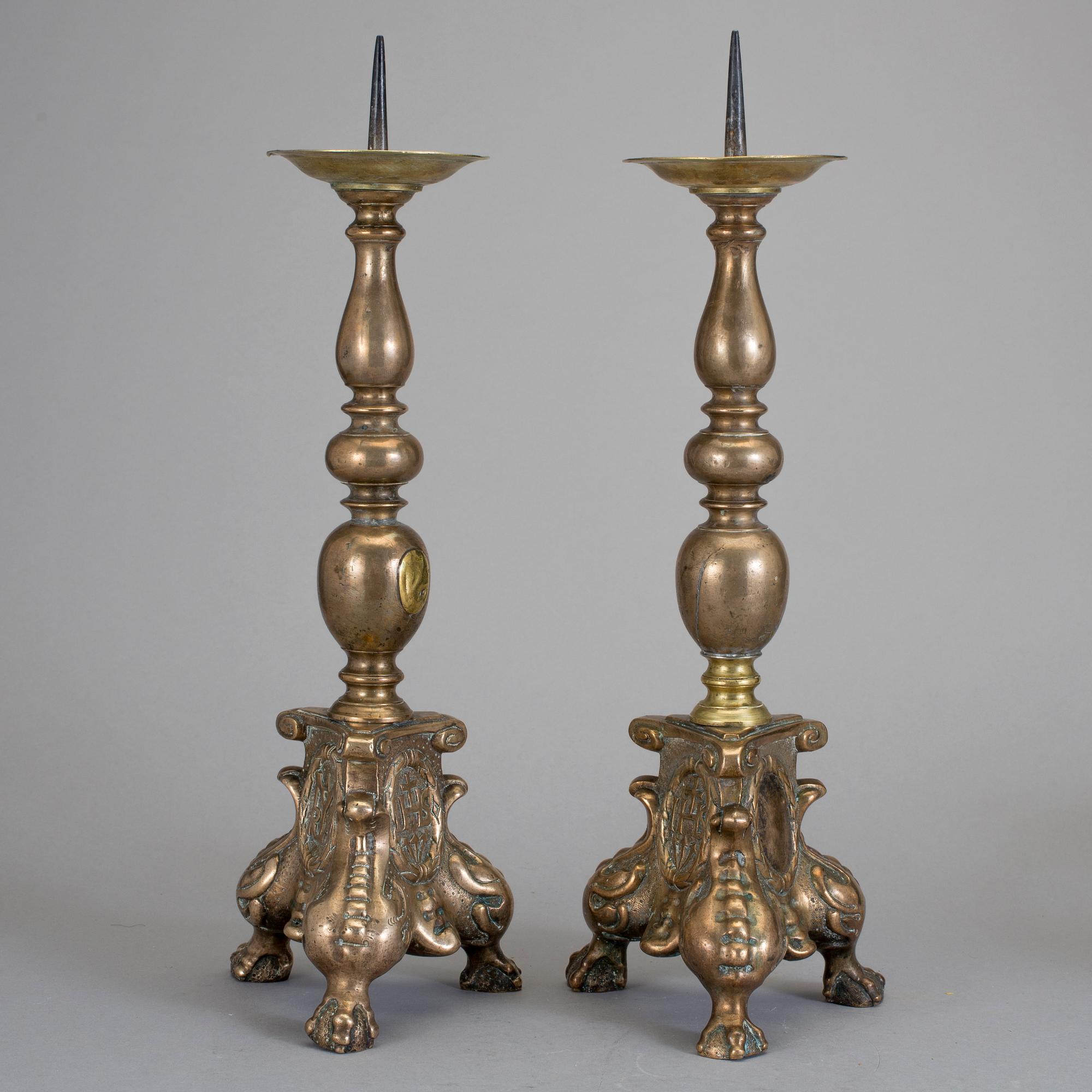 LJUSSTAKAR, ett par, mässing, barockstil, 1900-tal.