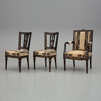 STOLAR, ett par samt KARMSTOL, sengustaviansk. omkring år 1800.