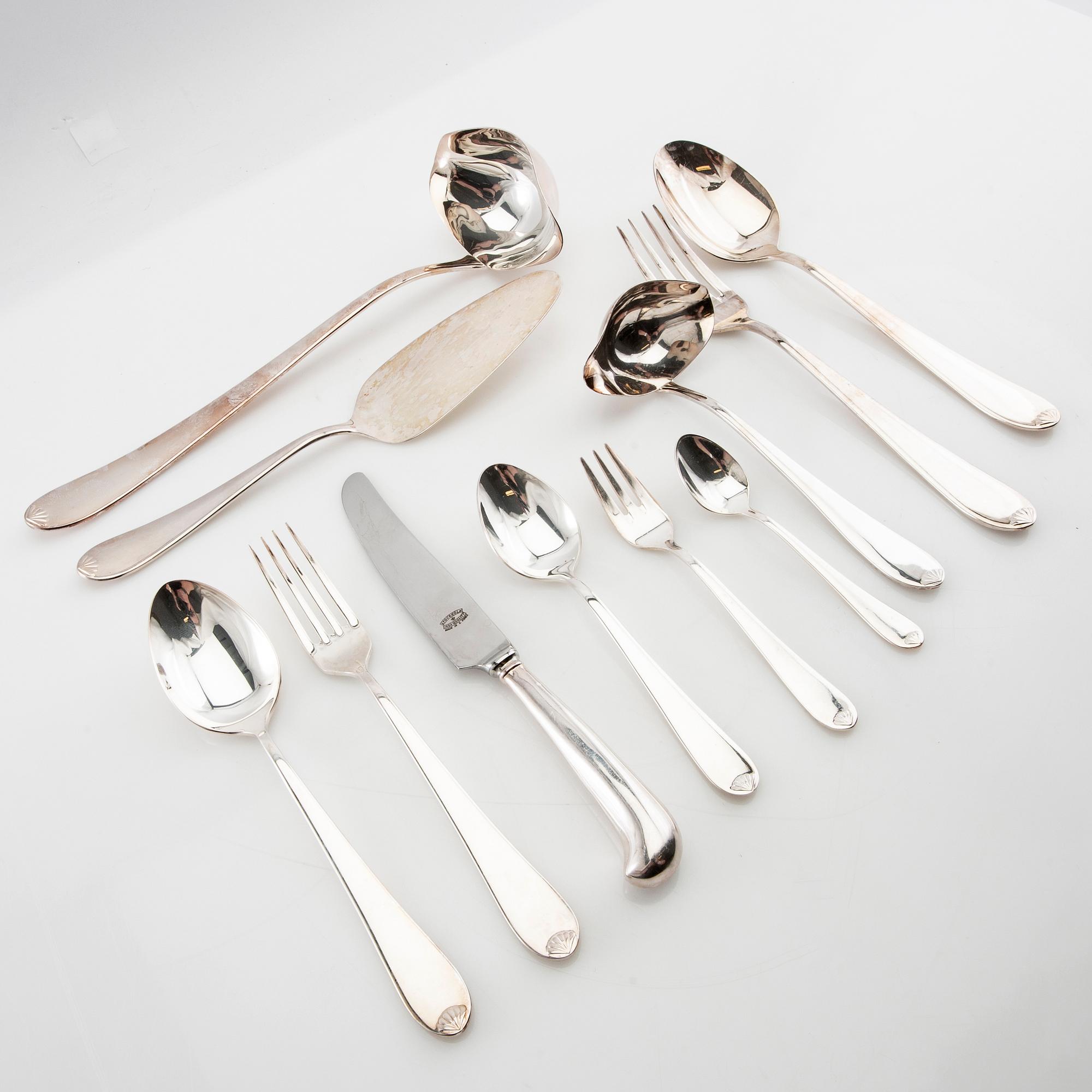 Bestick ca 77 dlr ur IKEA:s 1700-talets-serie nysilver  sent 1900-tal.