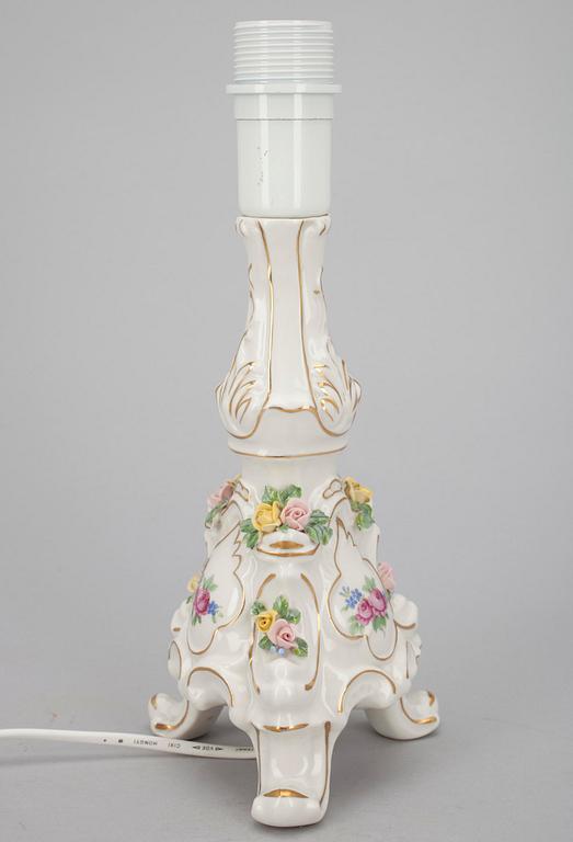 BORDSLAMPA, porslin, Dresden, rokokostil, 1900-tal.