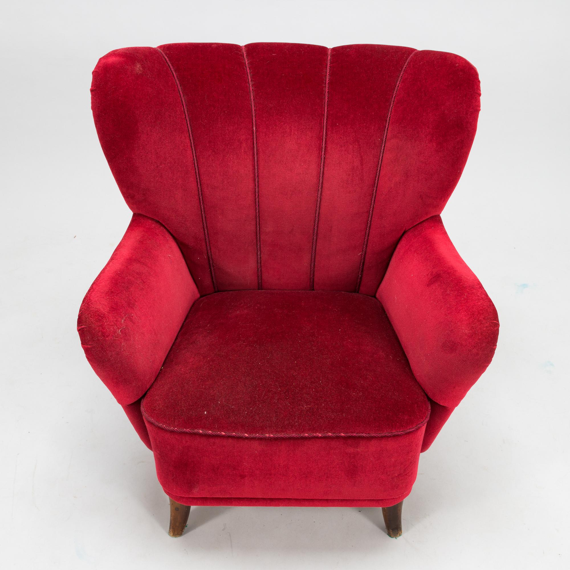 A mid-20th-century armchair.