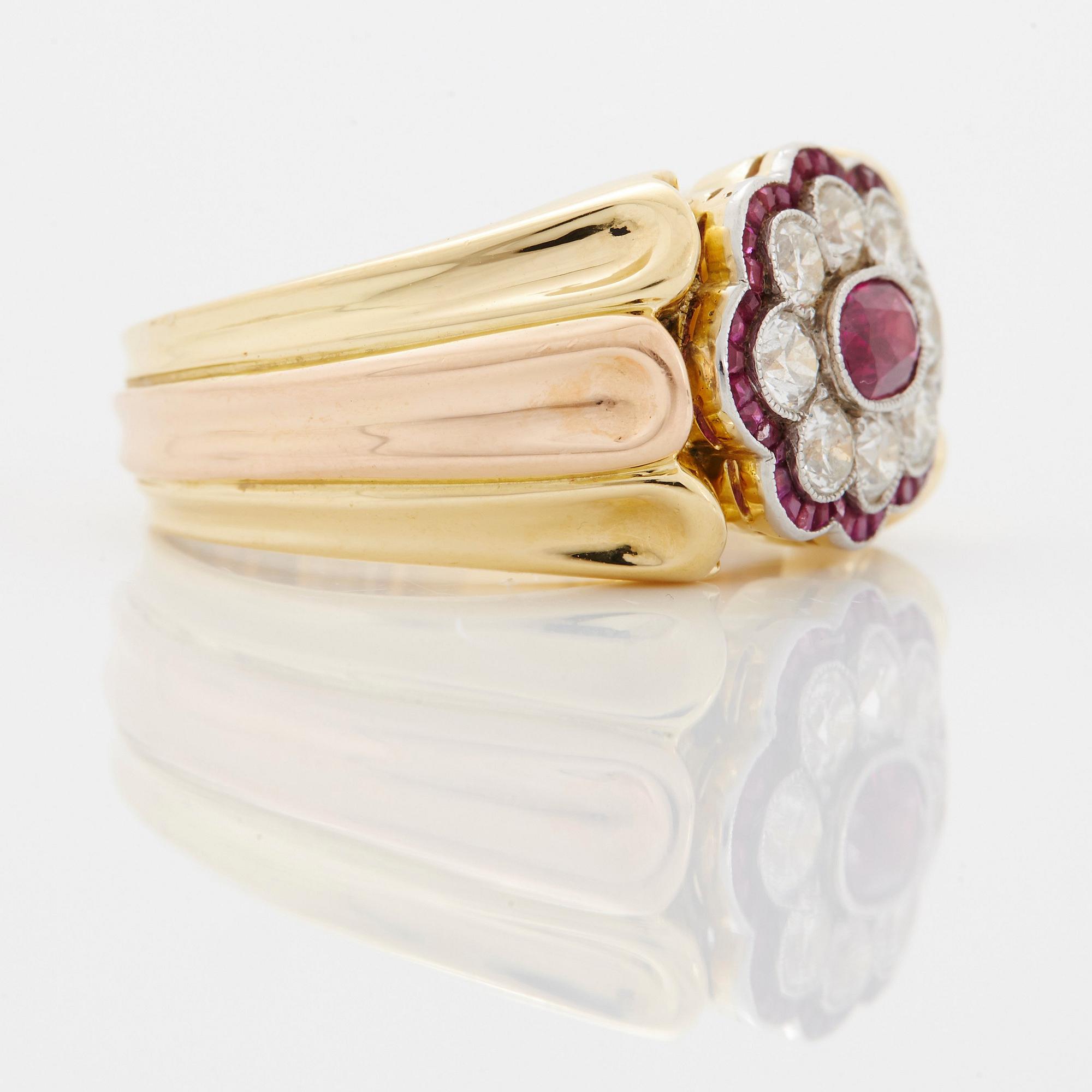 Ring WA Bolin 18K guld med rubiner och runda briljantslipade diamanter.