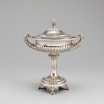 SOCKERSKÅL MED LOCK, silver, Anders Lundström, Stockholm, 1834. Vikt ca873g.