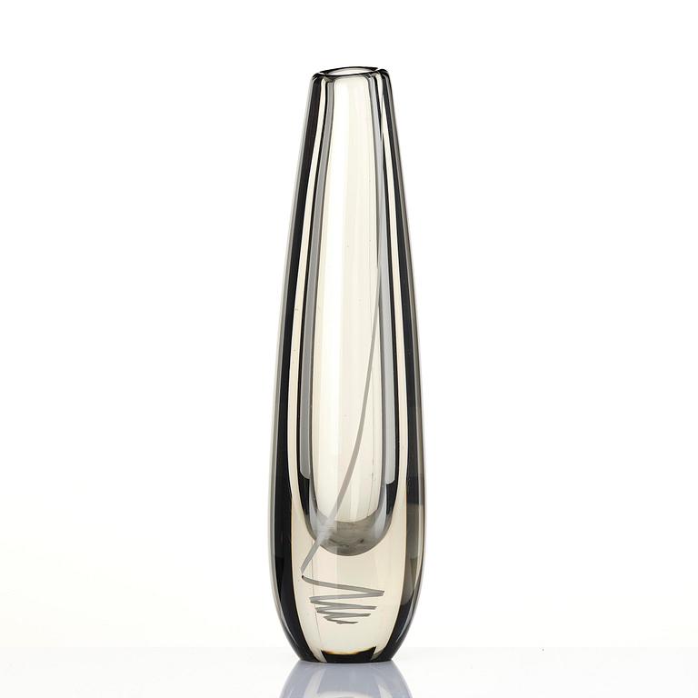 Gunnel Nyman, a "Serpentine" glass vase, Nuutajärvi, Notsjö, Finland 1960.