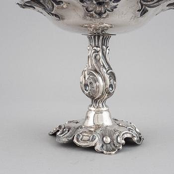 Carl Nyström, uppsatsskål, silver, Stockholm 1854-1855. Nyrokoko.