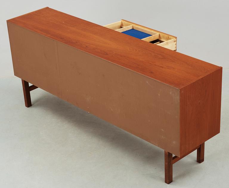SIDEBOARD, "Arild", Nils Jonsson, Troeds, 1900-talets andra hälft.