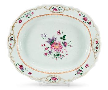 223. FAT, porslin. Qinag dynastin. Qianlong (1736-95).