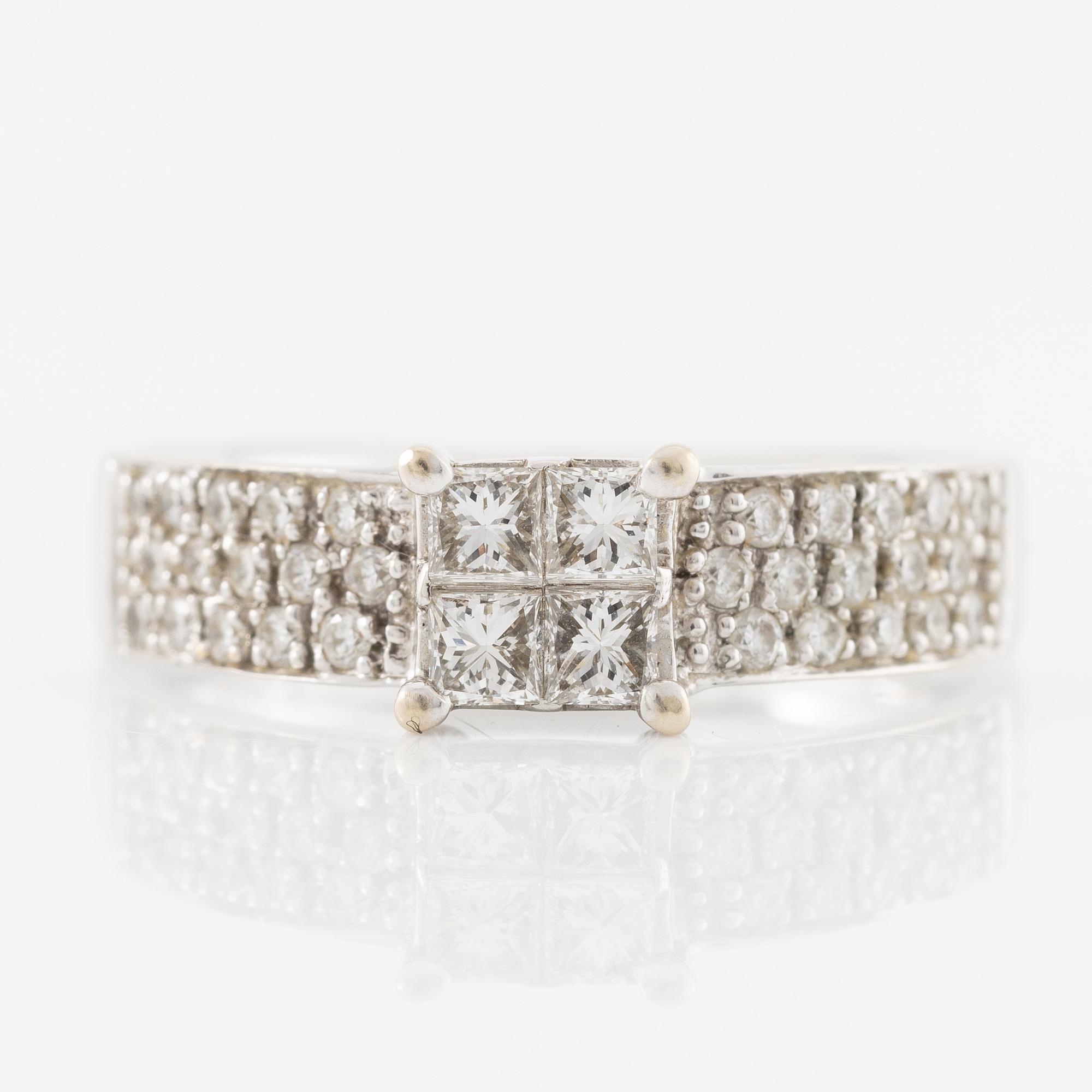Ring and a pair of earrings, 18K white gold with princess-cut and brilliant-cut diamonds.