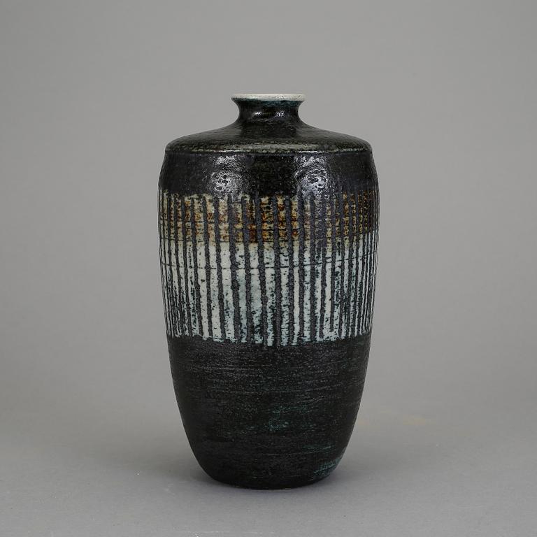 VAS, chamotterat stengods, Anders Bruno Liljefors, Gustavsberg studio 1952.