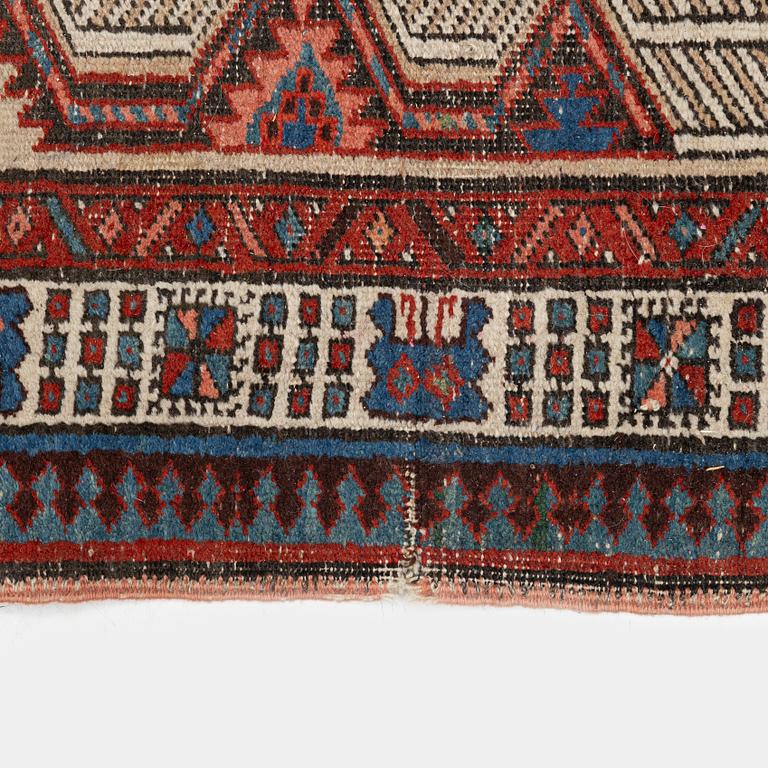 A Sarab/Hamadan runner, antique, c. 430 x 95 cm.