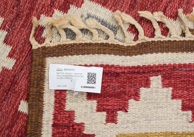 MATTA, rölakan, signerad AGS (Anna-Greta Sjöquist), ca 252 x 188 cm.