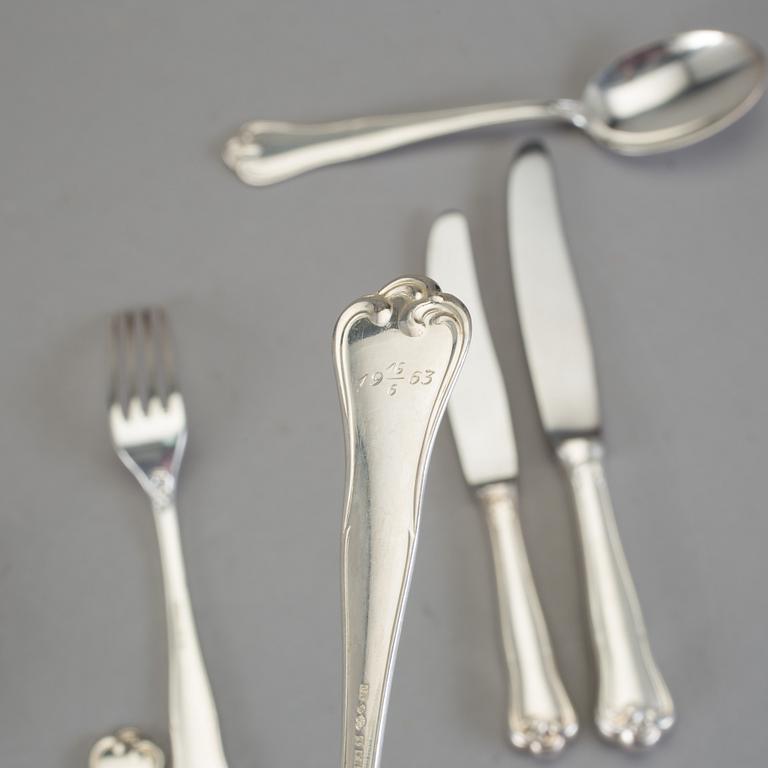 BESTICKSERVIS, silver, 64 delar. "Symfoni" samt "Olga". Bl a Mema, Lidköping, olika årtal 1963-1977. Vikt ca 1 320 gram.