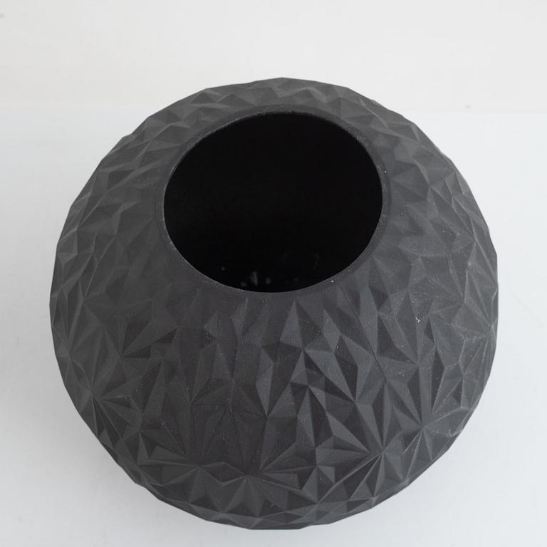 Anna Elzer Oscarson, a lidded vase and charger, 'Dusty Diamonds'.