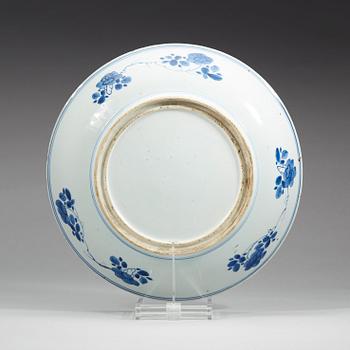A blue and whit dish, Qing dynasty, Kangxi (1662-1722).