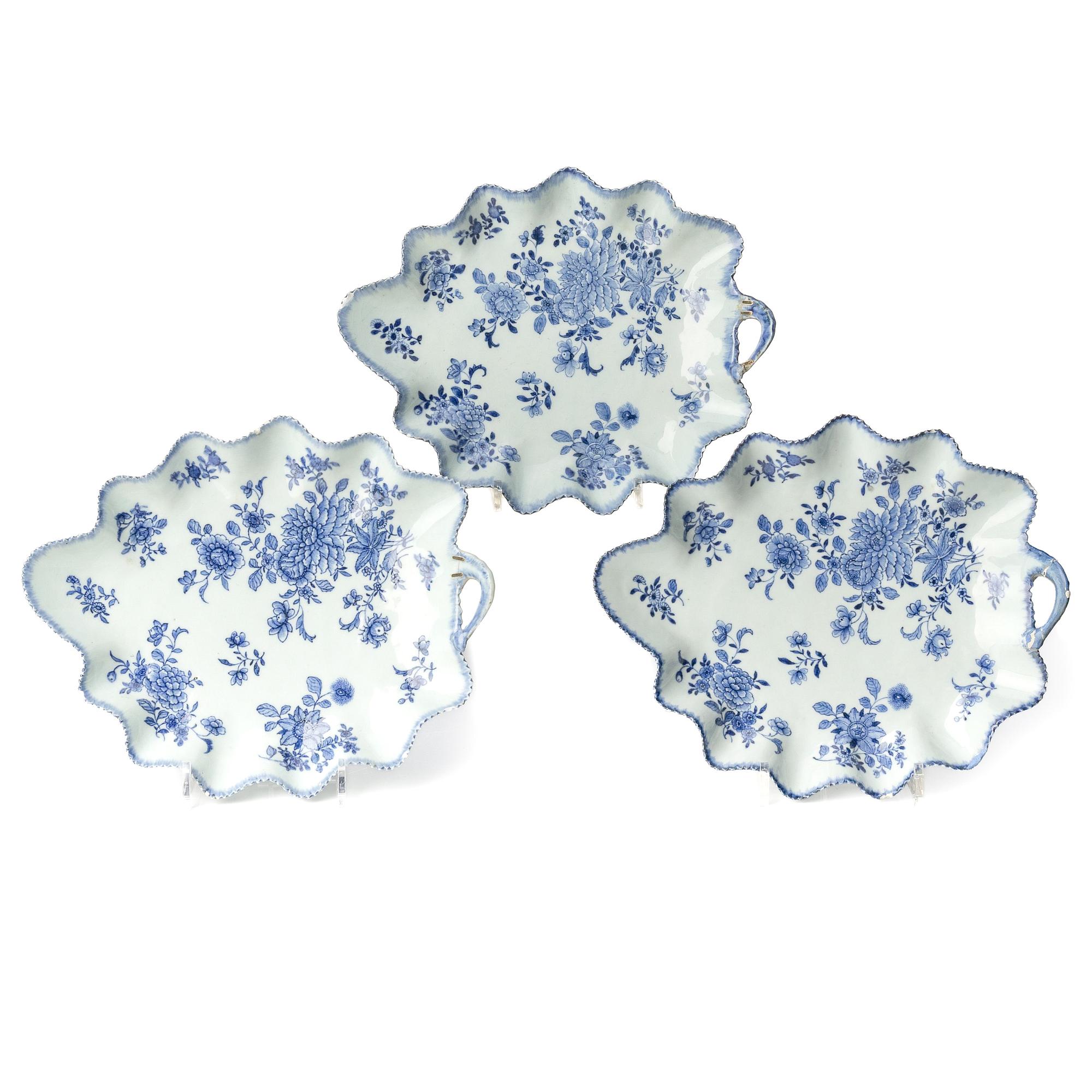 Fat, tre stycken, porslin. Qingdynastin, Qianlong (1736-95).