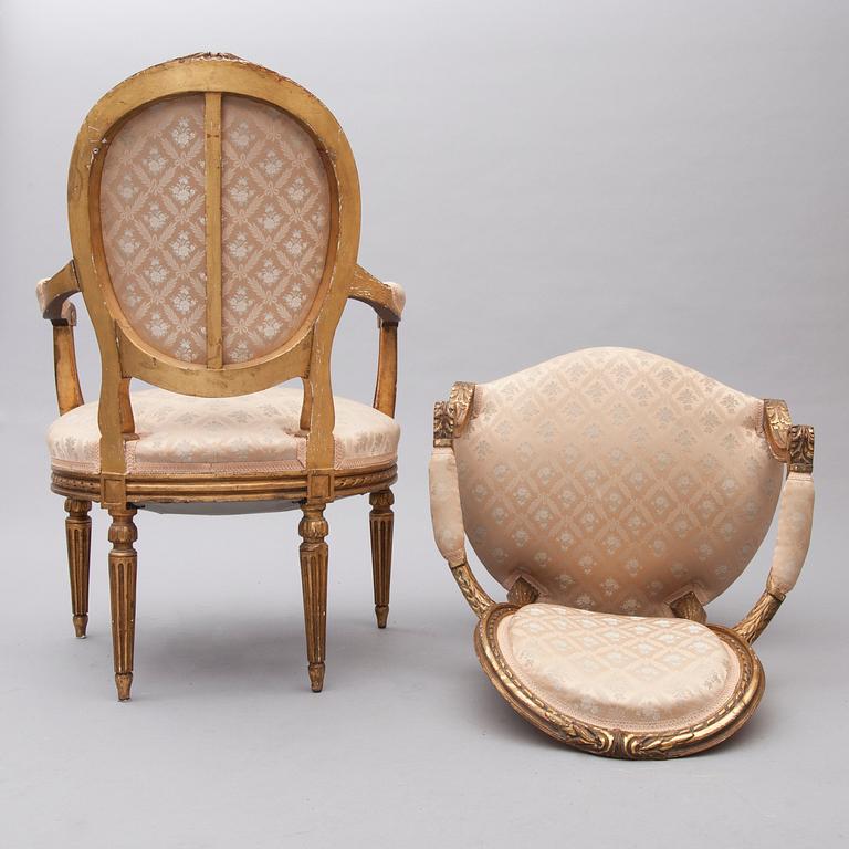KARMSTOLAR, ett par, Louis XVI- stil, Frankrike 1900-talets första hälft.