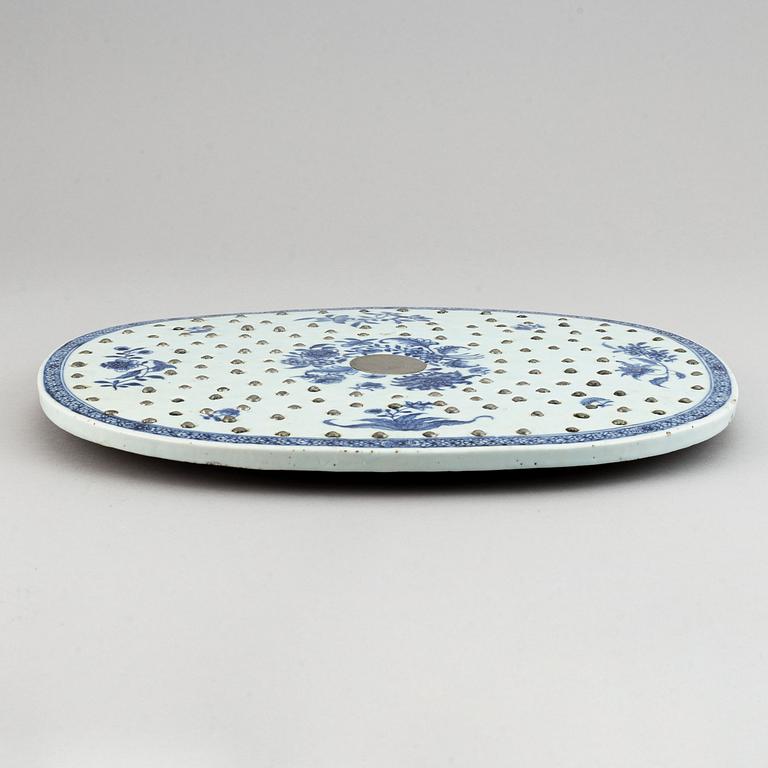 A blue and white strainer, Qingdynasty, Qianlong (1736-95).