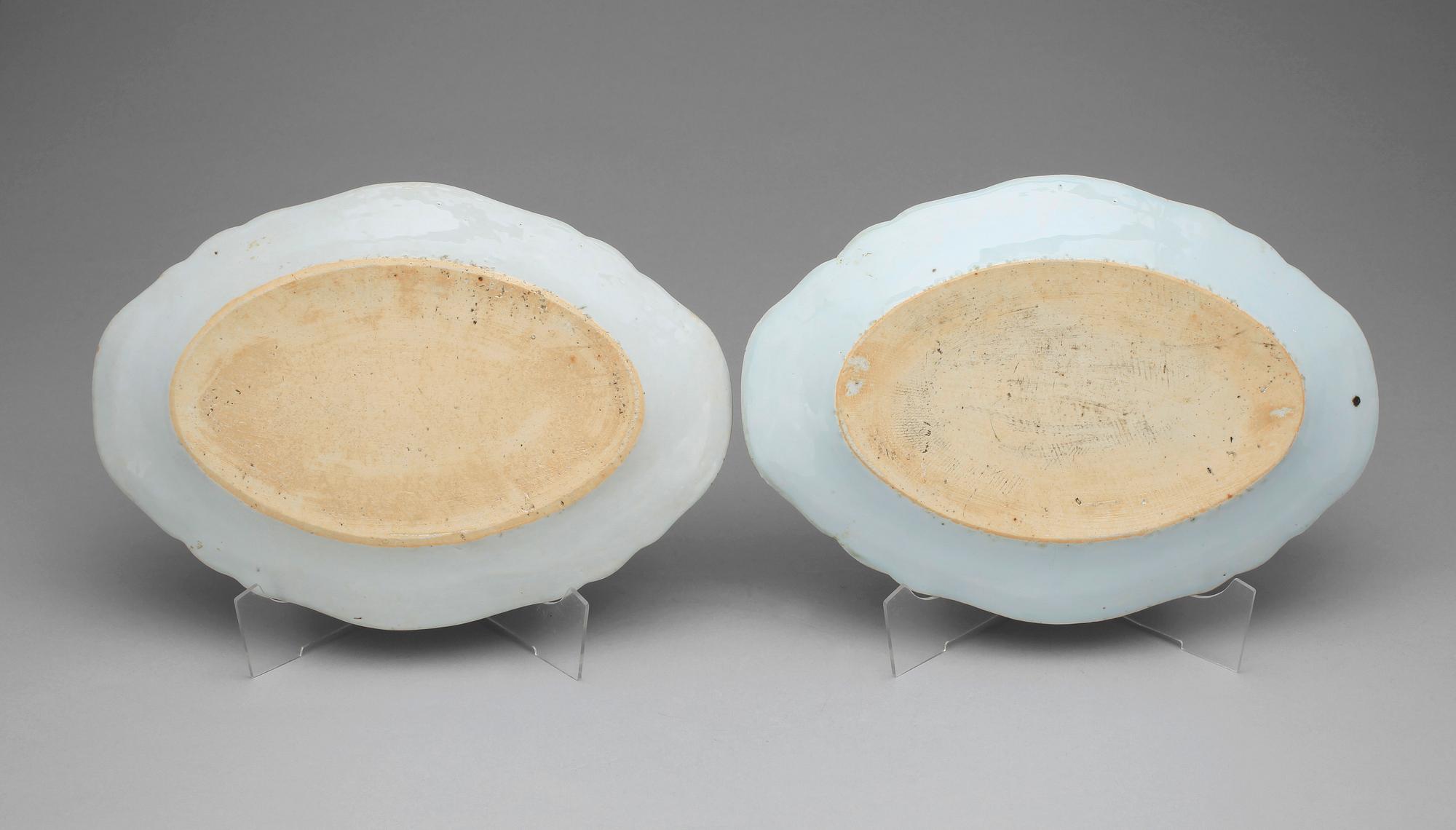 STEKFAT, ett par, porslin, Qianlong, Kina 1700-tal.