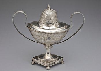 SOCKERSKÅL med LOCK, silver. Trol L.Söderström, Umeå 1824. Vikt ca 358g.