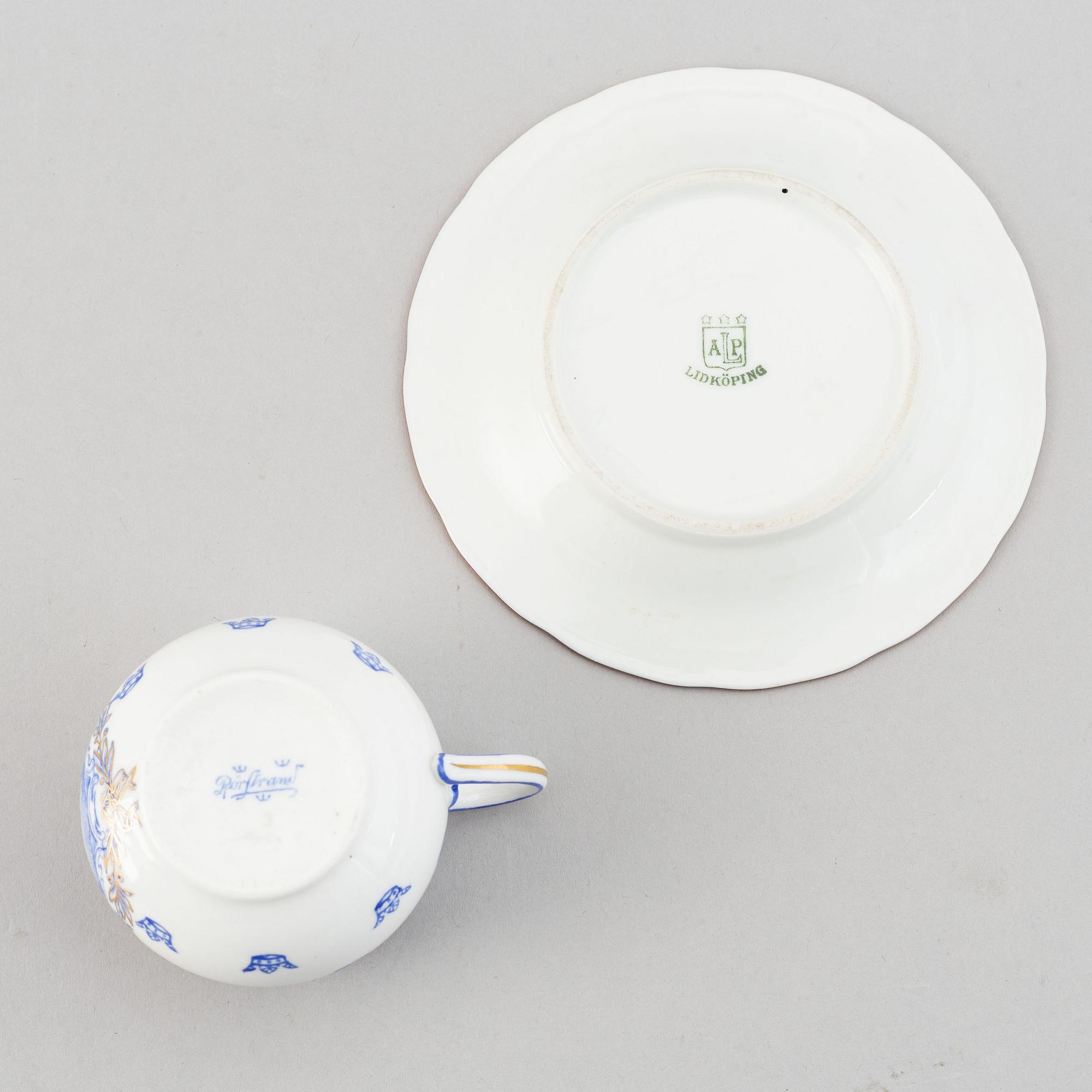 A set of 12 Rörstrand "Gripsholm" custard cups with dishes, Sweden, 20th Century.