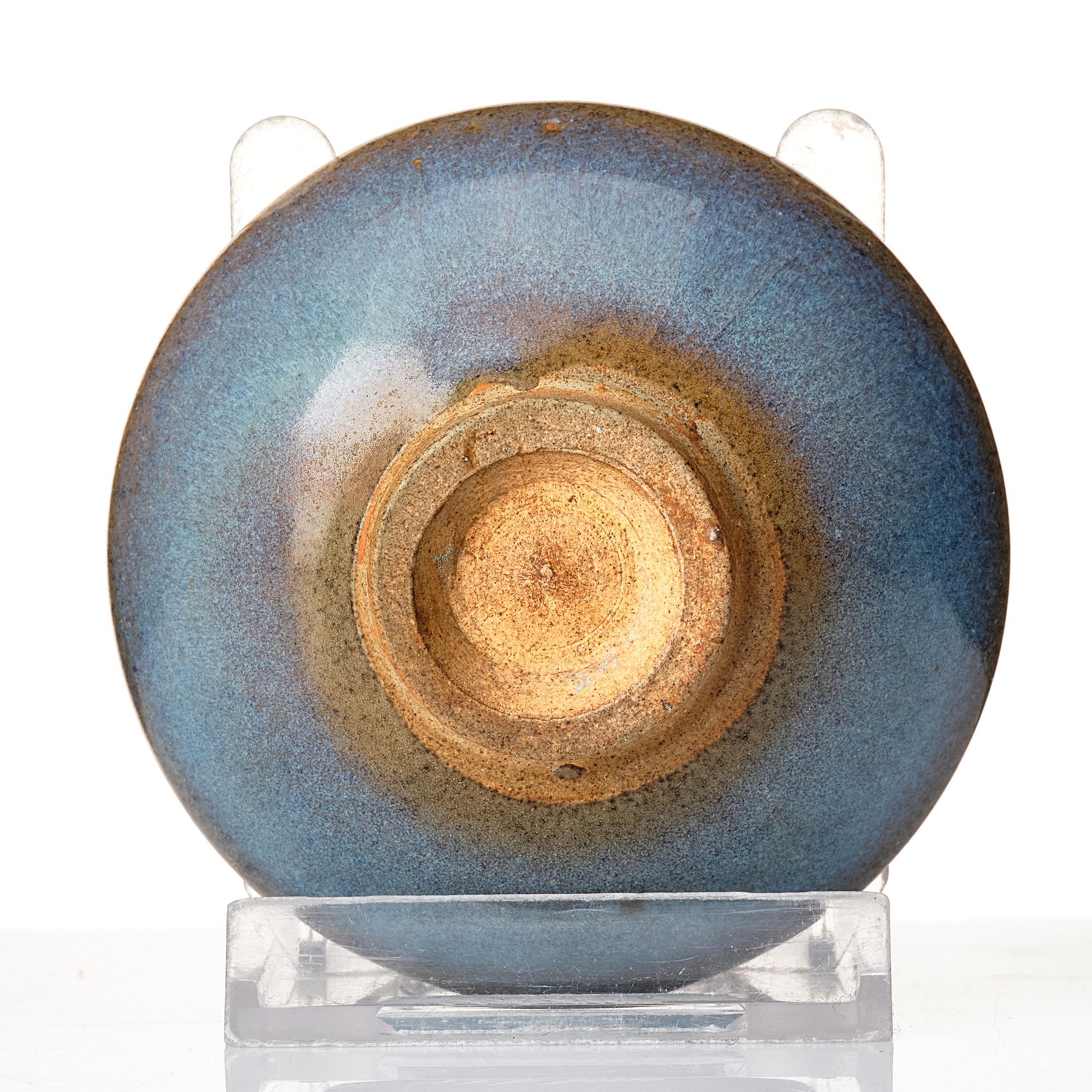 A Jun glazed bowl, Ming dynasty (1368-1644).