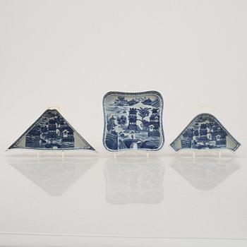 A nine piece Chinese porcelain cabaret in its original lacquer box, Qing dynasty, Qianlong (1736-95).