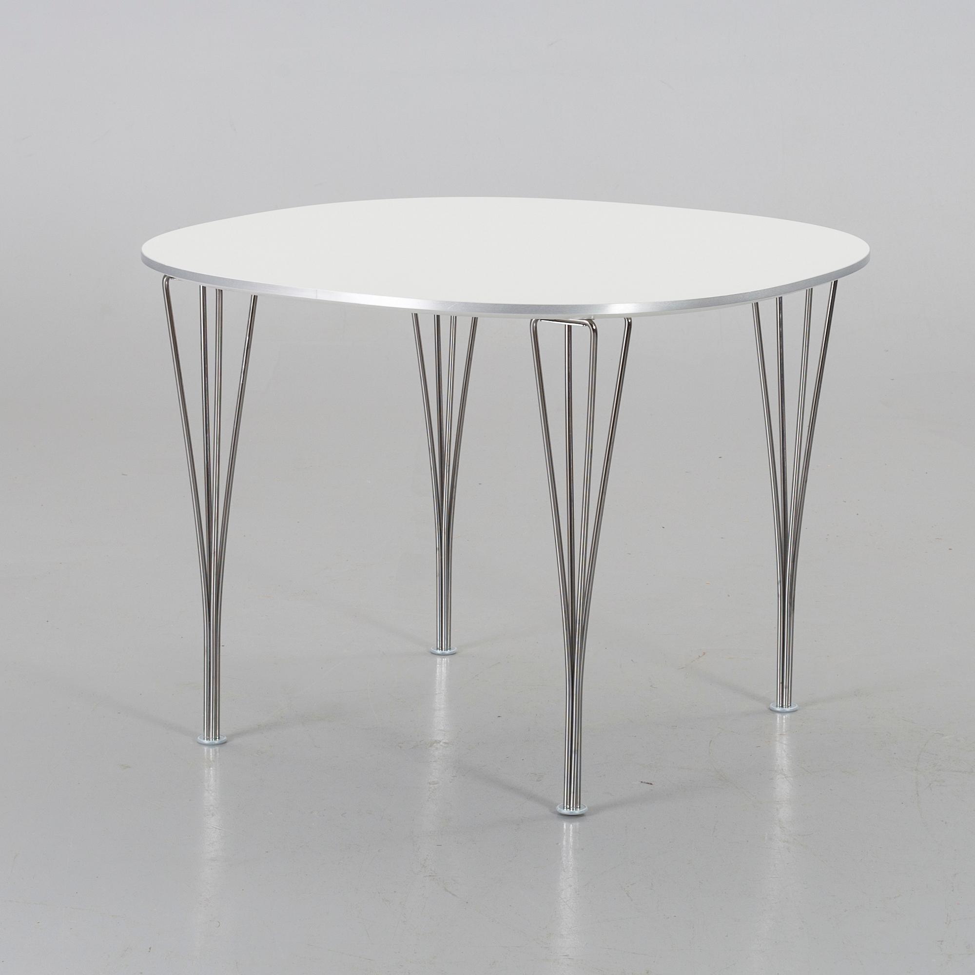BRUNO MATHSSON & PIET HEIN, bord, "Supercirkel", för Fritz Hansen, 2000-tal. Formgivet 1964.