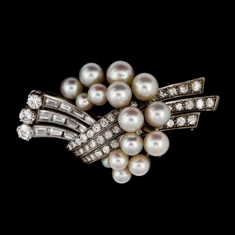 A Gübelin cultured pearl and diamond brooch, app. 3 cts.