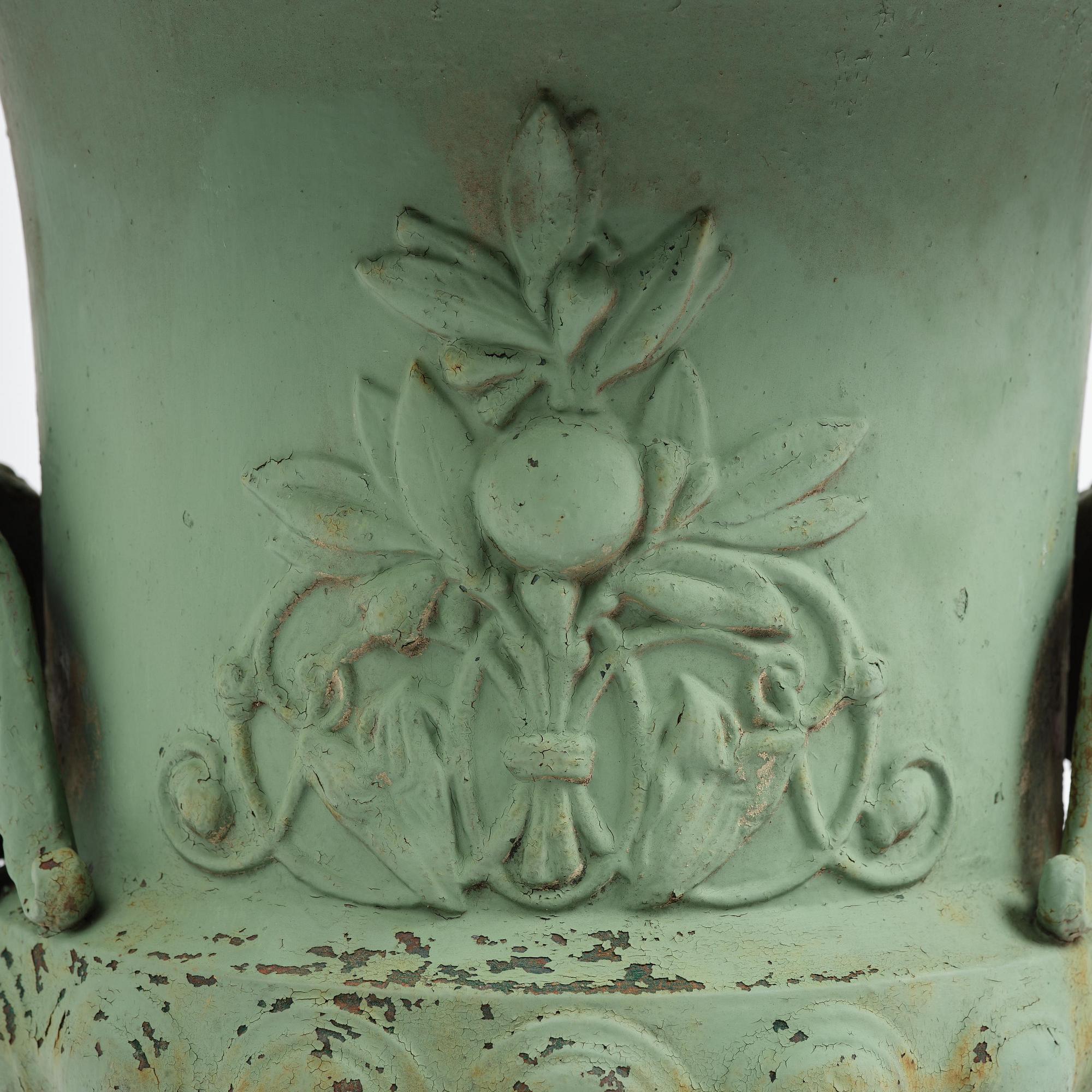 A green-painted cast-iron urn from Norrahammars bruk, Sweden, late 19th century.
