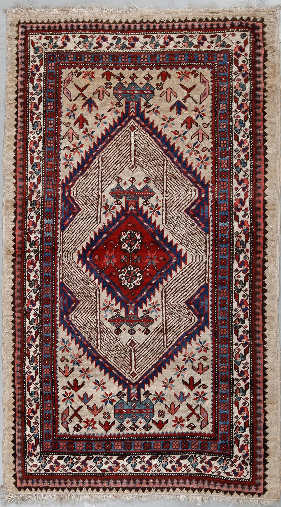 MATTA, Antik Sarab, ca 173x102.