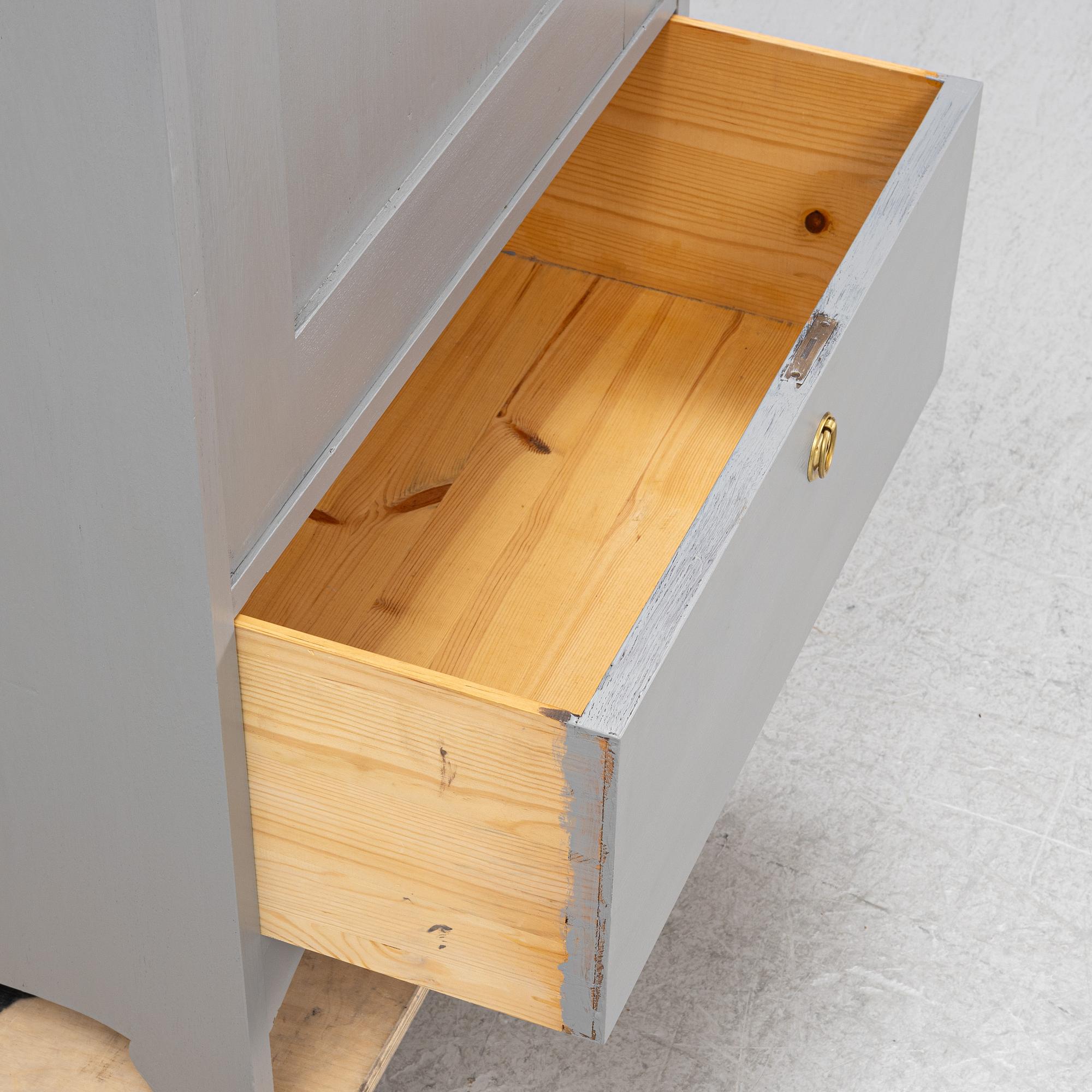 Klädskåp, Möbelfirman Ernst Nilsson, Wislanda, 1910/20-tal.