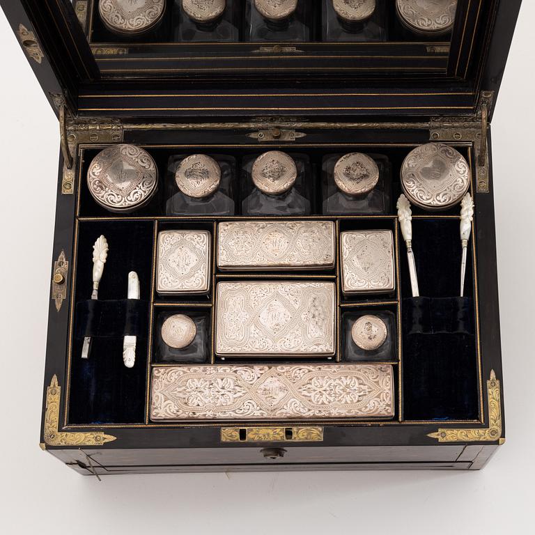 Reseschatull, silver, England, 1860-tal.