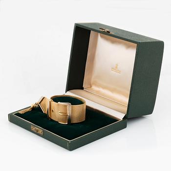 An 18K gold bracelet.