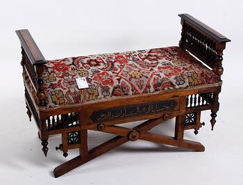 BANKETT. Orientalisk stil. Sekelskiftet 1800/1900.