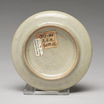 PENSELBAD, porslin. Qingdynastin, 1700-tal.