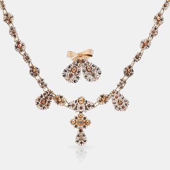 813. A probably Georgian diamond necklace and brooch.