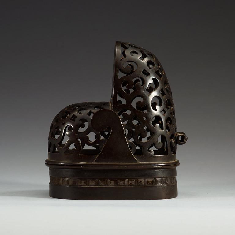 A brons hat stand/censer, Qing dynasty, 18th century.
