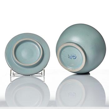 Wilhelm Kåge, an "Aria" ceramic lidded bowl Gustavsberg 1930s.
