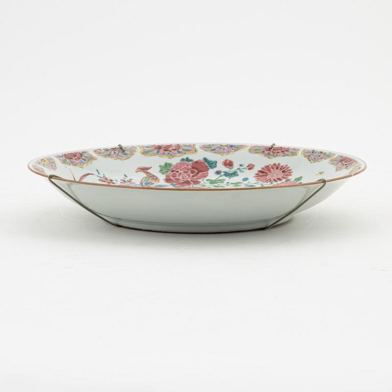 A famille rose dish, Qing dynasty, Qianlong (1736-95).