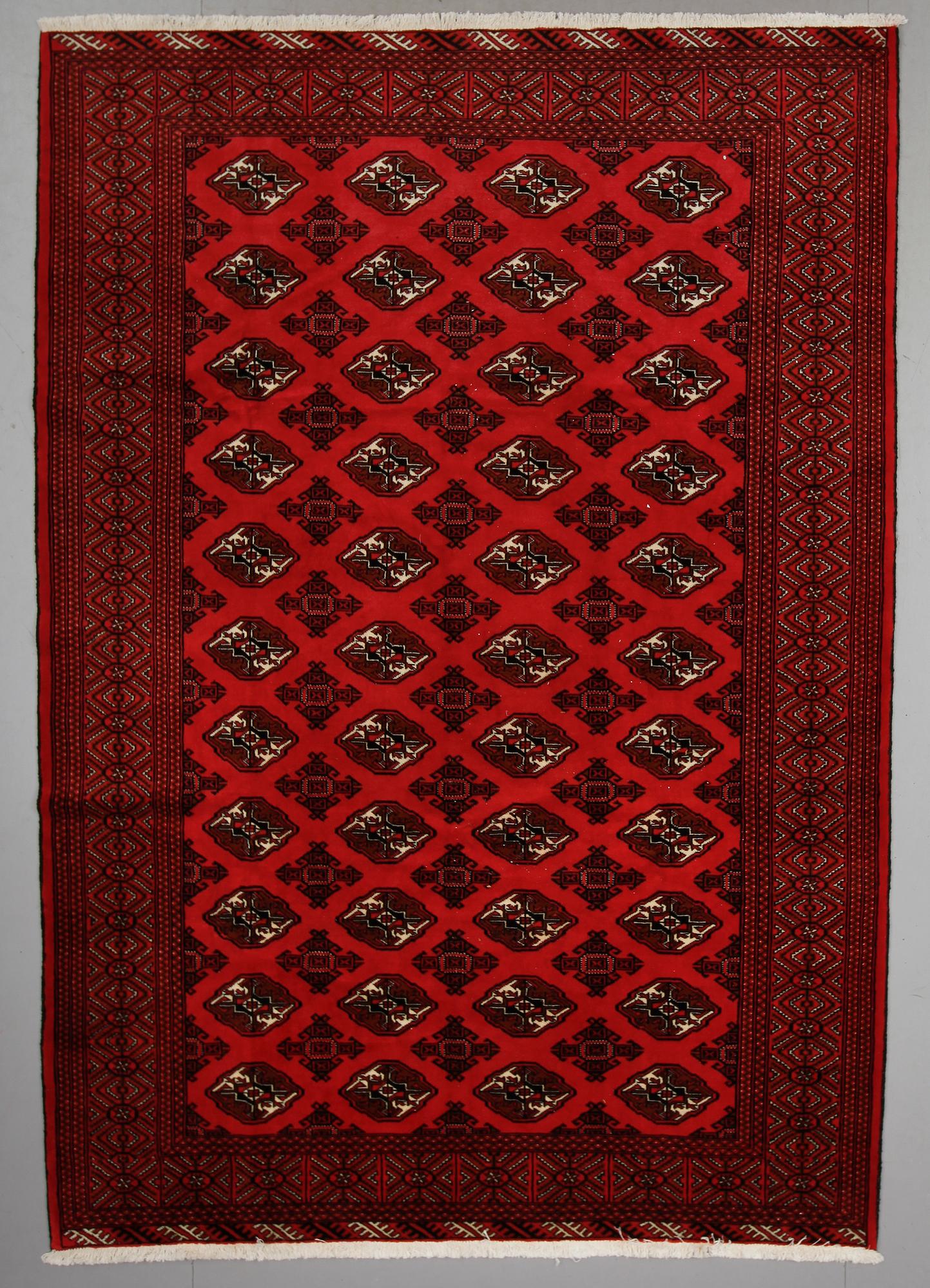 MATTA, möjligen Turkmen, ca 294 x 205 cm.