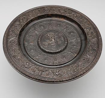 TAZZA, patinerat järn, märkt Rud. Mayer, Tyskland, 1800-talets mitt.