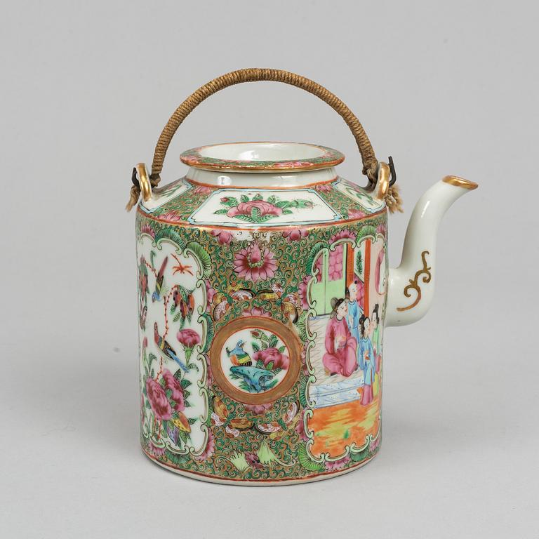 A set of 3 famille rose Canton tea pots and a suger bowl, Qing dynasty, late 19th Century.