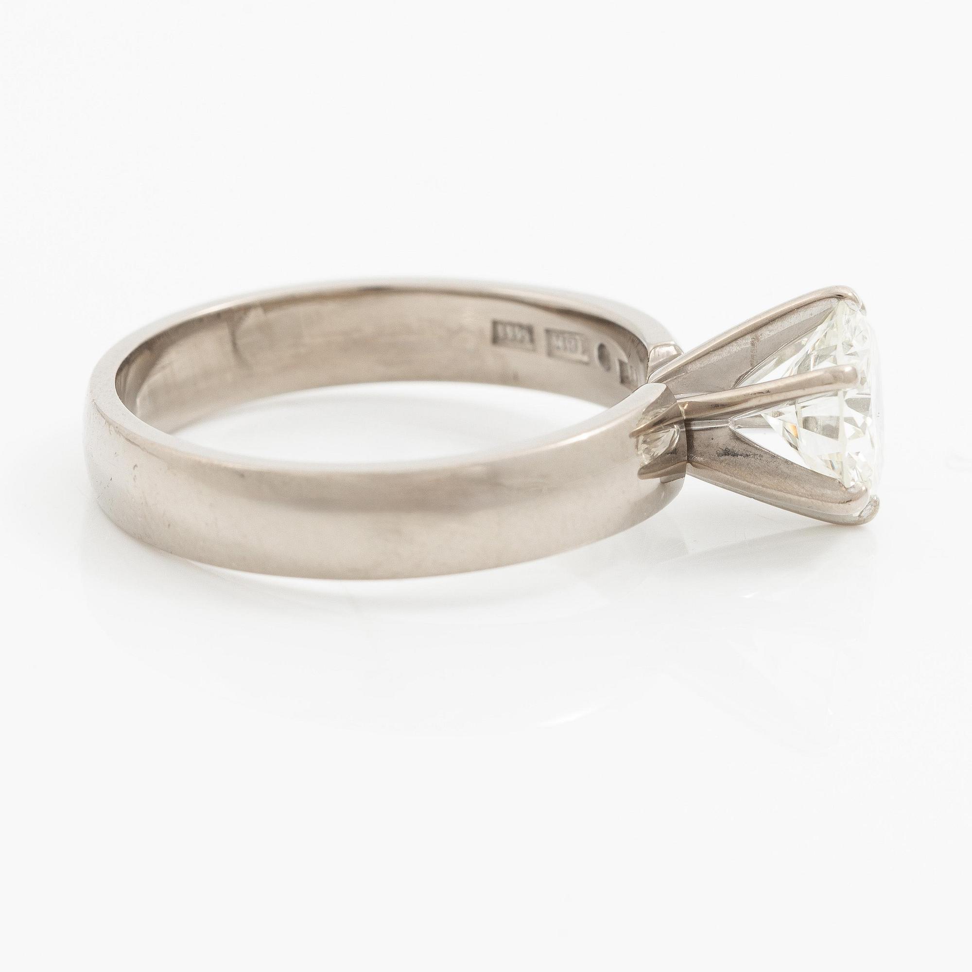 A ring by Sebastian Schildt, 18K white gold set with a brilliant-cut diamond ca 1.50 ct.