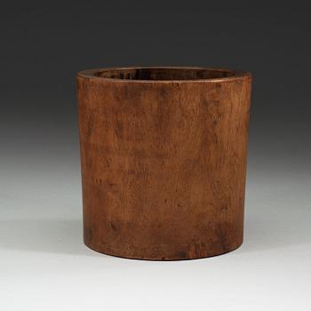 A Huanghuali brushpot, Qing dynasty presumably 18th century.
